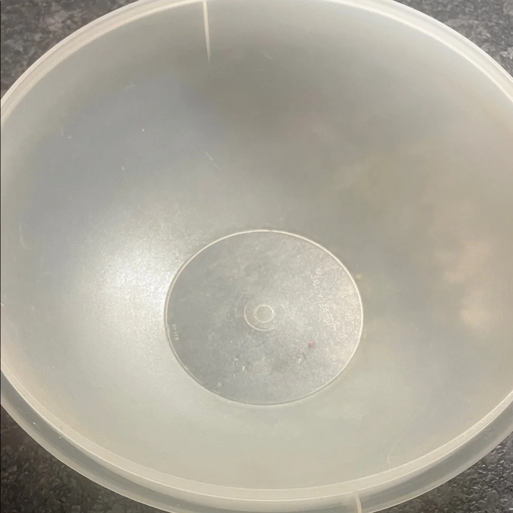 26 cup vintage Tupperware Red and White Mixing Bowl with Lid. Great condition